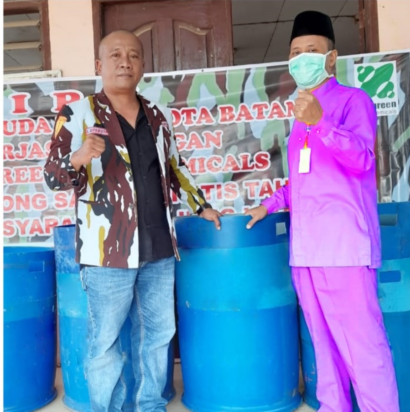 Ciptakan Lingkungan Bersih, IPK PAC Batam Kota Bagikan Tong Sampah Gratis