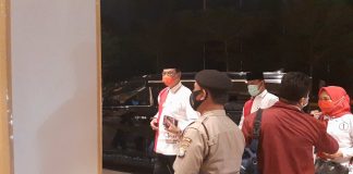 Paslon Soerya-Iman Kenakan Baju Couple Ala SInegri di Debat Pilkada Kepri SOERYA-IMAN