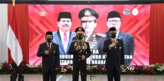 Kapolri Berikan Bintang Bhayangkara Utama kepada Menpan RB dan Menteri ATR/BPN