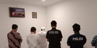 Polisi Ajak Rizieq Tunaikan Salat Maghrib Berjamaah Habib Rizieq