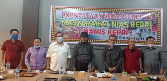 Sesepuh Masyarakat Nias Kepri Menggelar Konferensi Pers Terkait Ucapan Utusan Sarumaha Anggota DPRD Kota Batam.