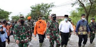 Panglima TNI Serahkan Langsung Bantuan Presiden dan Tinjau Lokasi Banjir Panglima TNI