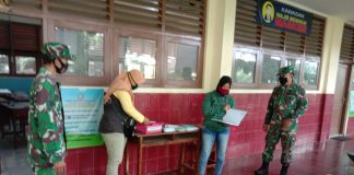 Upaya Tekan Angka Penyebaran Covid-19 Bati Bakti TNI dan Babinsa Terapkan PPKM Covid - 19