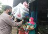 Ditbinmas Polda Banten Bagikan Ratusan Masker Kepada Masyarakat di Pasar Taman Sari Polda Banten