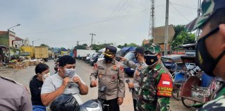 Polda Banten Bagikan 5000 Masker, bersama TNI dan Satpol PP dalam Sinergi 3 Pilar Polda Banten