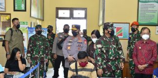 Bangkitkan Sektor Pariwisata Bali, Kapolri Instruksikan Vaksinasi Dikeroyok Tni polri