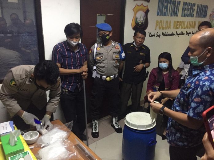 barang bukti narkoba dimusnahkan Pemusnahan barang bukti narkoba di Polda Kepri, Rabu (24/3).(AlurNews.com/ist)