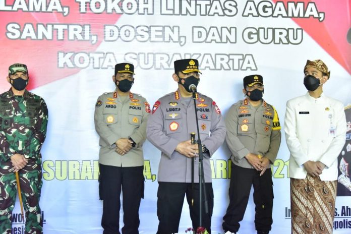 Polisi Listyo Sigit Prabowo terus memantau kelancaran program vaksinasi nasional. Kali ini, jenderal bintang itu bergerak ke Solo, Jawa Tengah. (AlurNews.com/ist)