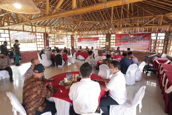 Kapolda Kepri Irjen Pol Dr. Aris Budiman, M.Si menggelar acara silaturahmi dengan Tokoh Lintas Agama Se-Provinsi Kepri , Rabu (24/3).