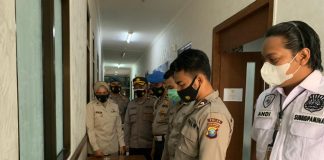 Polda Kepri Tes Urine Seluruh Personel, Ini Hasilnya Bid Propam Polda Kepri lakukan tes urine terhadap seluruh anggota dan jajaran, Rabu (24/3).(alurnews.com/ist)