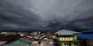 Puluhan Rumah di Lampung Disapu Angin Puting Beliung