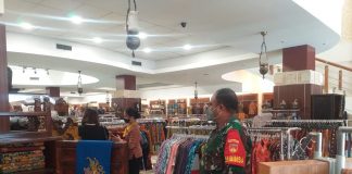 Babinsa Kelurahan Kemlayan Aktif Dalam Pemberlakuan Pembatasan Kegiatan Masyarakat