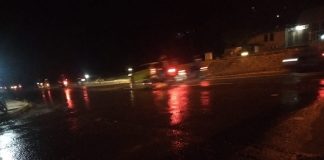 Waspada! Jalan Licin Depan Rusun Mukakuning, Warga: Ada Pipa Bocor Sudah 4 Hari