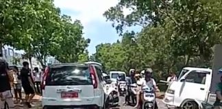 Nissan X-Trail Plat Merah Terjang Seorang Wanita Pengendara Motor di Batam Centre