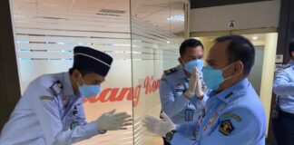 Momen Saling Bermaafan Terjadi saat Sekjen Kemenkumham Sidak Pegawai di Hari Pertama Masuk Kantor Usai Libur Lebaran AlurNews.com