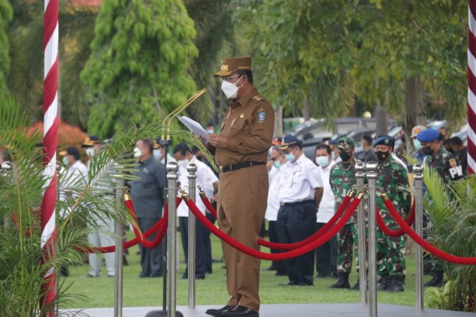 Gubernur Kepri Ansar Ahmad memimpin upacara gelar pasukan Operasi Ketupat Seligi 2021 di Mapolda Kepri, Rabu (5/5).(alurnews.com/ist humas)