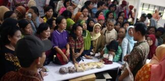 Korban Penipuan Arisan Lebaran Geruduk Rumah Ketua, Hanya Diberi Jawaban Uang Hilang