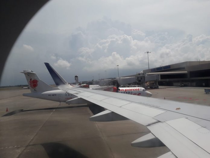 pesawat di bandara lion air