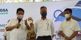 Menko Perekonomian RI Serahkan PP KEK BAT dan Nongsa