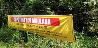 Spanduk Pencopotan Ma’ruf Maulana dari Ketua DPD Golkar Kepri Bertebaran Saat Ketum Golkar Kunker di Batam