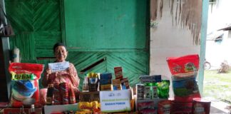 Rumah Yatim Berikan Bantuan untuk Nenek Minah, Seorang Lansia Pekerja Keras Asal Riau