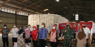 Luncurkan Bantuan Beras, Gubernur Minta Segera Didistribusikan