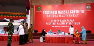 Presiden Jokowi Tinjau Vaksinasi Covid-19 Kepada Masyarakat di Kota Balikpapan