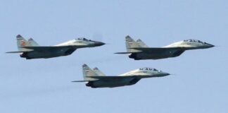 Tragedi 3 Pesawat Jet Bertabrakan di Udara