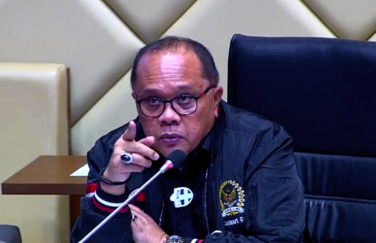 Junimart-Girsang-Wakil-Ketua-Komisi-II-DPR-RI-Fraksi-PDIP-7 (1)