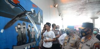 20 Orang Seniman Mural Antusias Ikuti Bhayangkara Mural Festival di Terowongan Pelita