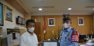 Bangun Ruang Sidang Online, Rutan Kelas IIA Batam Terima Piagam Penghargaan