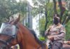 Kapolda Sapa Aksi Demo dengan Menunggangi Kuda