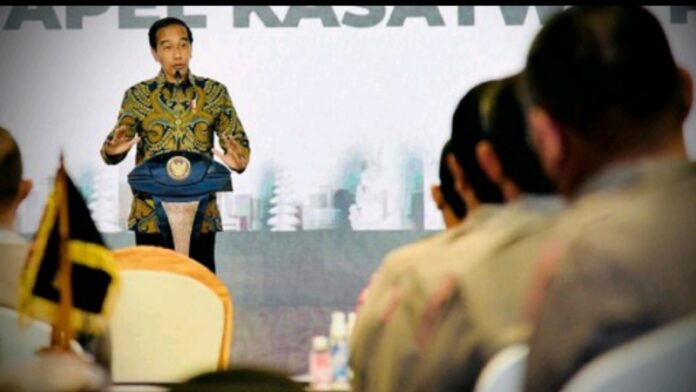 20211203_132057_jokowi_ancam_copot_kapoldakapolres_yang_tak_bisa_kawal_agenda_besar