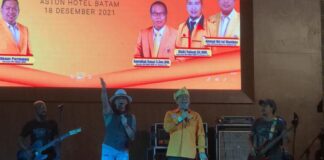 Adies Kadir Duet Memukau dengan Andy RiF, Penonton Dibuat Berdiri