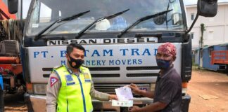 Gerak Cepat! Satlantas Polresta Barelang Tindak Sopir Mobil Truk Bermuatan Berlebihan