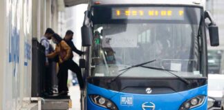 Viral, Sopir Transjakarta Selamatkan Warga yang Hendak Bunuh Diri