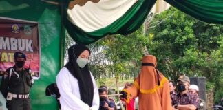Perempuan di Aceh Dicambuk 100 Kali karena Akui Berzina, Selingkuhannya Hanya 15 Kali