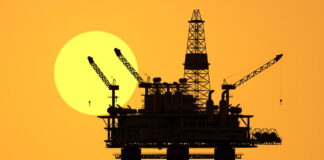 Harga Minyak Tembus USD100, Rekor Tertinggi Sejak 2014