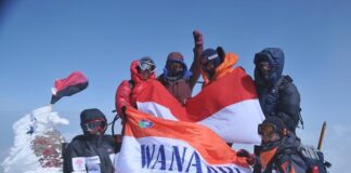 Gina Afriani, Perempuan Asal Sumedang Penakluk 3 Puncak Gunung di Dunia