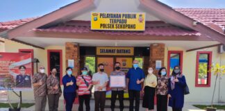 Aktif Dalam Pengungkapan Kasus Kekerasan Terhadap Anak dan Perempuan, Romo Paschal Beri Penghargaan Polsek Sekupang