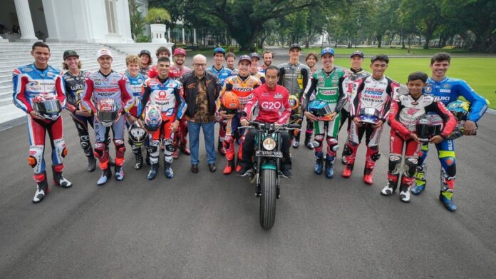 62316a7ecd5aa-presiden-jokowi-dengan-para-pembalap-motogp_1265_711