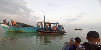 TNI AL Selamatkan Penumpang KM Bagas Arsakhan yang Nyaris Tenggelam di Perairan Karimun