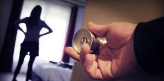 Oknum ASN Pemprov Kepri Digerebek Polisi Ngamar Bareng Istri Orang di Kamar Kos