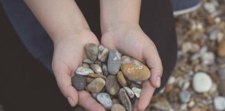 Kisah Bocah 3 Tahun di Bekasi, Suka Makan Sandal, Kertas, hingga Kerikil