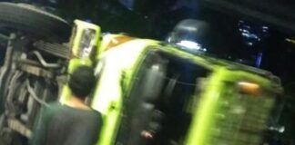 Truk Fuso Terguling di Grogol, Diduga Sopir Hindari Pemotor