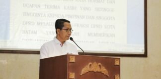 Amsakar Sampaikan Jawaban Walikota Batam di Sidang Paripurna