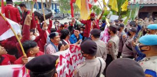 Puluhan Mahasiswa Cipayung Plus Unjuk Rasa di DPRD Batam