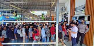 Pemudik Kapal Roro Tujuan Kuala Tungkal, Jambi Rela Antre Sejak Subuh