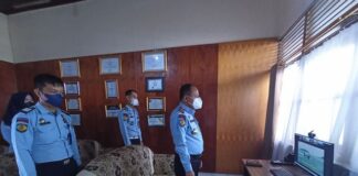 Karutan Majene Ikuti Penyerahan Zakat Fitrah