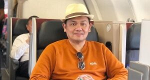 Farhat Abbas Ditertawakan Anak Sendiri Usai Ancam Polisikan Fuji-Thariq